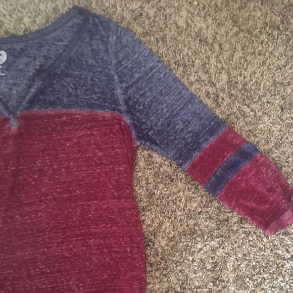 Distressed cotton quarter sleeve medium top - Picture 2 of 3